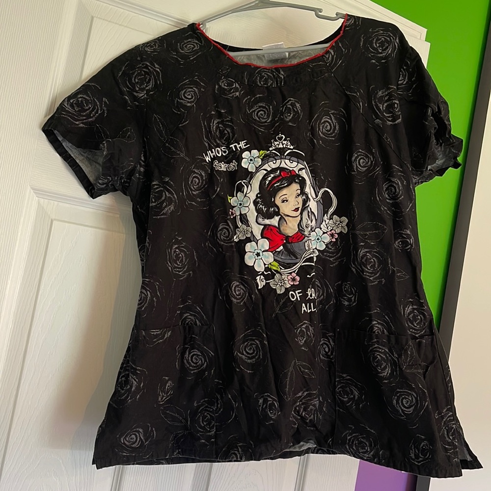 Gently loved scrub top!